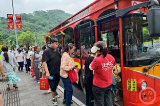 墨菲：加纳乔踢右路感觉更舒适，他对比赛非常专注